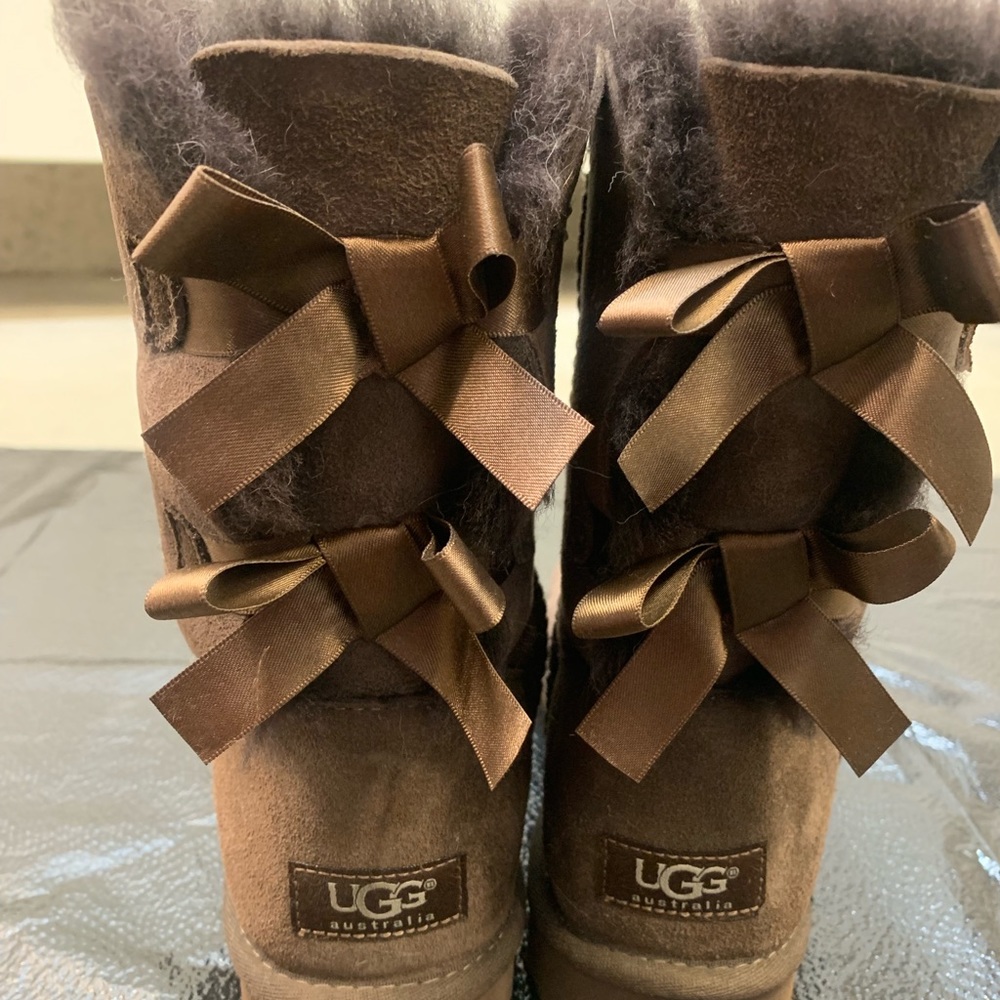 Women’s Bailey Bow Brown Uggs Size 7